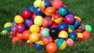 juggling-balls